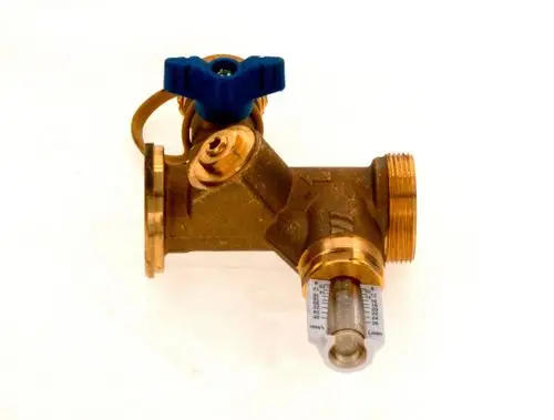Durchflussbegrenzer von Bosch, aus Messing mit blauem Handrad zur Regelung des Wasserflusses. Transparentes Element zur Anzeige des Durchflusses in Litern pro Minute.